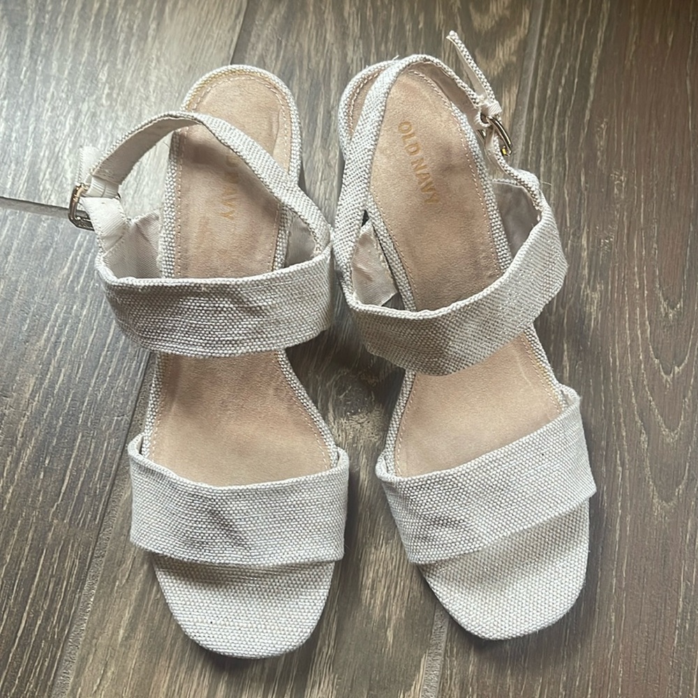 Old Navy Women's Cream Textured Sandals